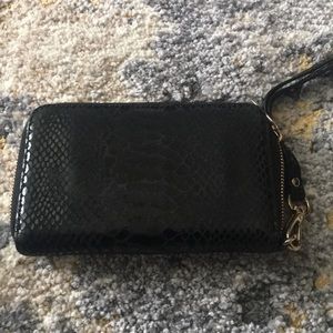 Michael Kors Bags - Michael Kors wristlet zip wallet Michael Kors Bags - Michael Kors wristlet zip wallet